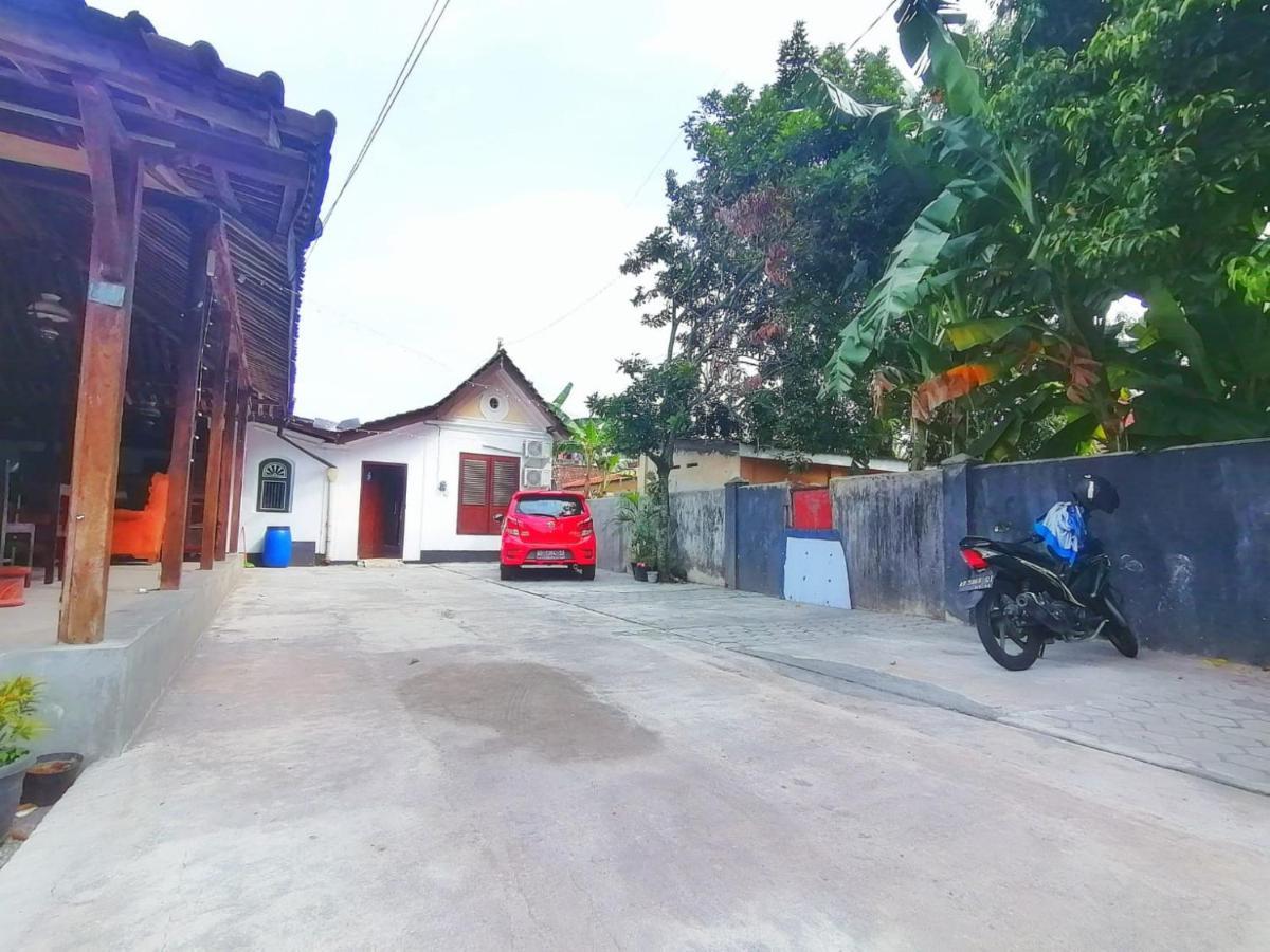 Reddoorz Syariah @ Ndalem Kembang Sore Джок'якарта Екстер'єр фото