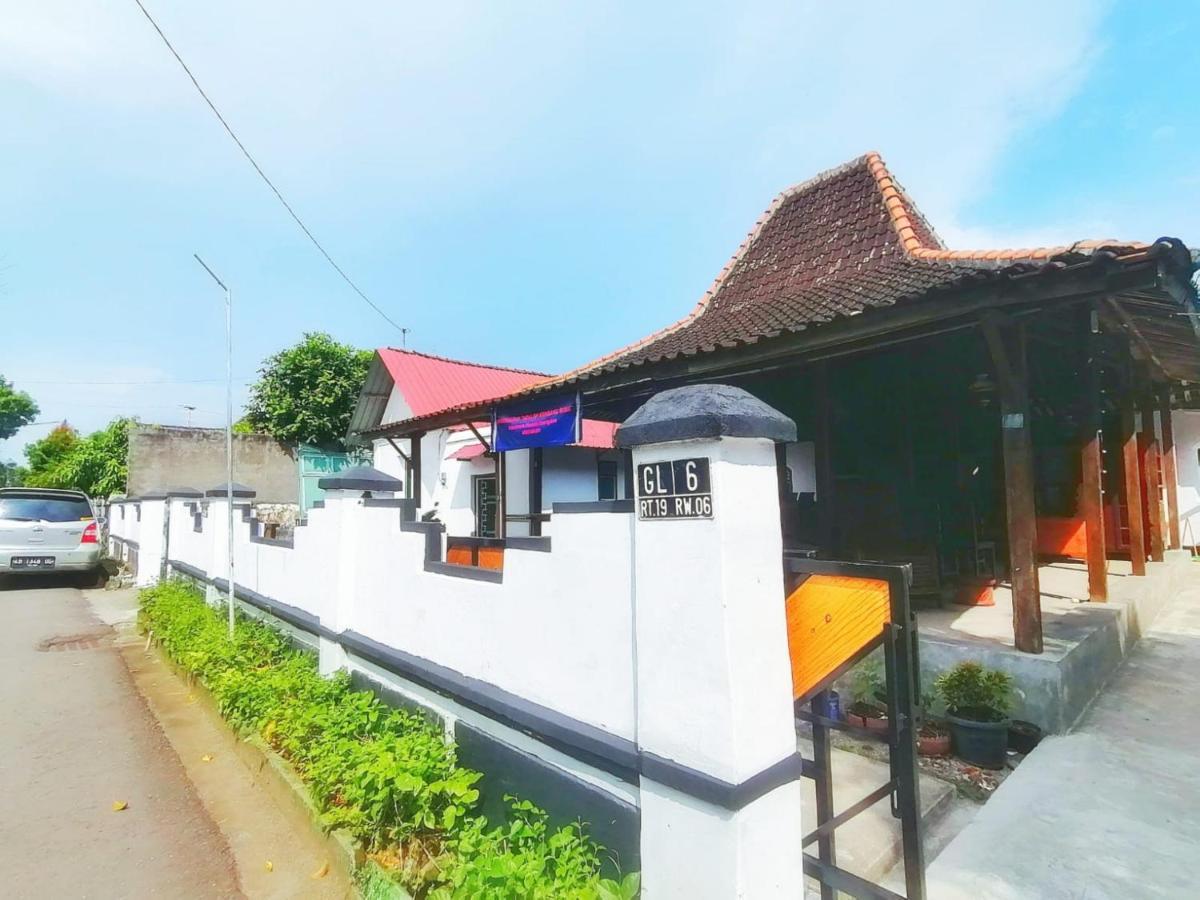 Reddoorz Syariah @ Ndalem Kembang Sore Джок'якарта Екстер'єр фото