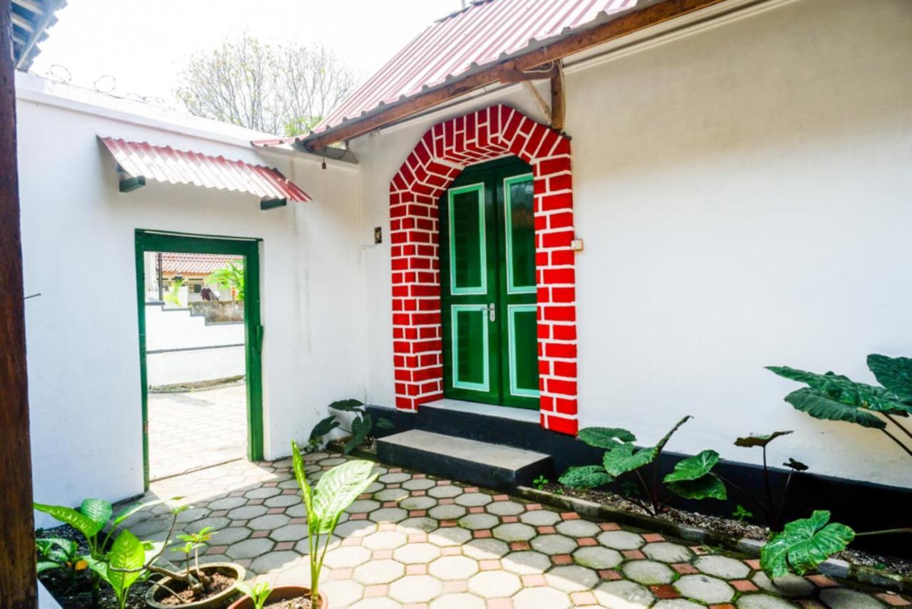 Reddoorz Syariah @ Ndalem Kembang Sore Джок'якарта Екстер'єр фото
