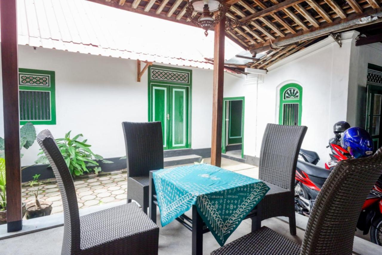 Reddoorz Syariah @ Ndalem Kembang Sore Джок'якарта Екстер'єр фото