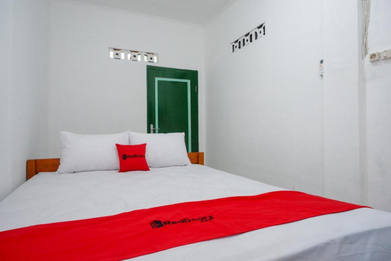 Reddoorz Syariah @ Ndalem Kembang Sore Джок'якарта Екстер'єр фото
