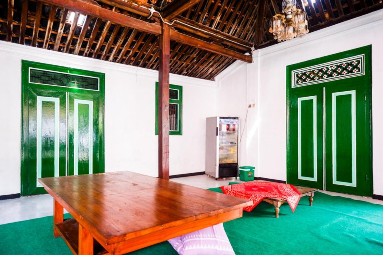 Reddoorz Syariah @ Ndalem Kembang Sore Джок'якарта Екстер'єр фото