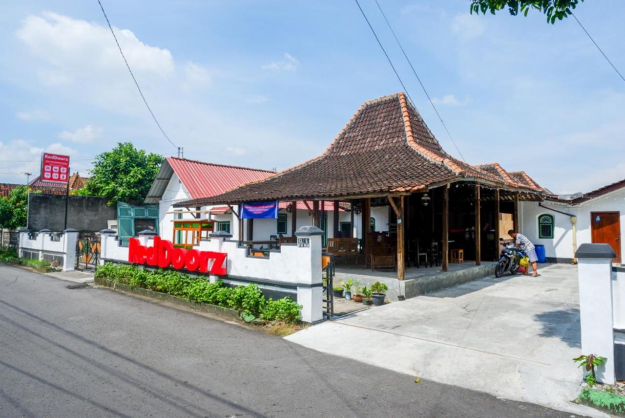 Reddoorz Syariah @ Ndalem Kembang Sore Джок'якарта Екстер'єр фото