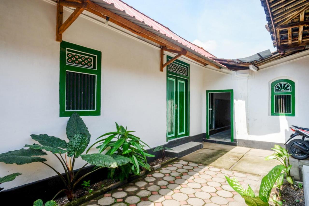 Reddoorz Syariah @ Ndalem Kembang Sore Джок'якарта Екстер'єр фото