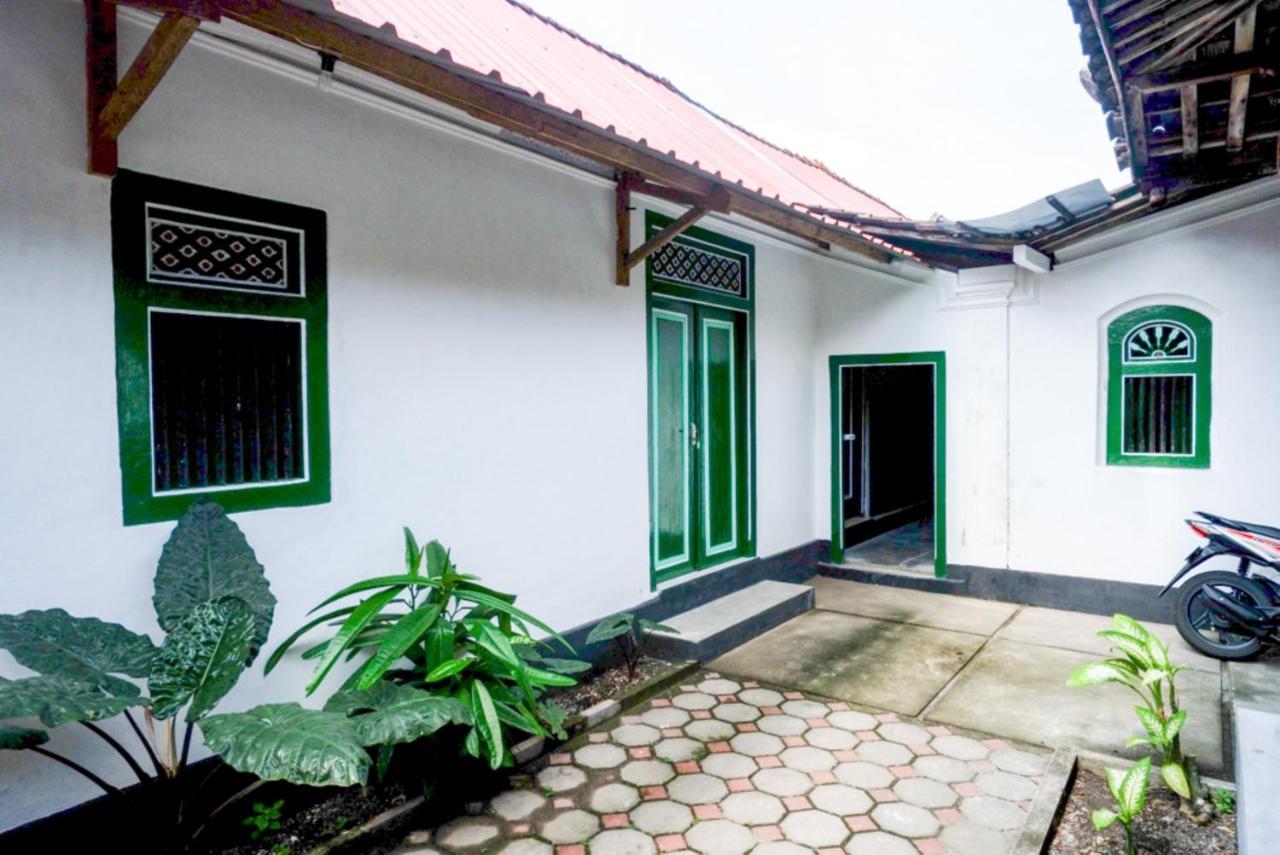 Reddoorz Syariah @ Ndalem Kembang Sore Джок'якарта Екстер'єр фото
