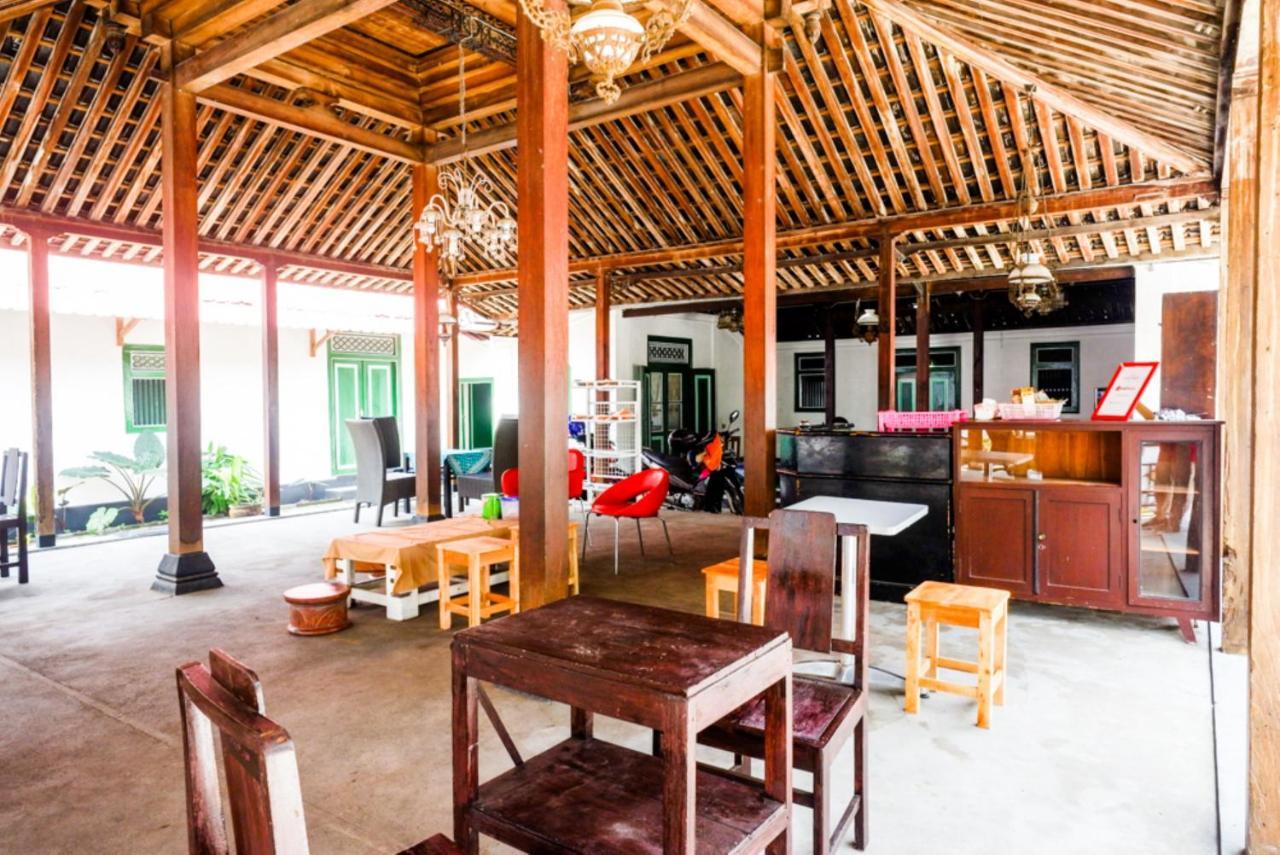 Reddoorz Syariah @ Ndalem Kembang Sore Джок'якарта Екстер'єр фото